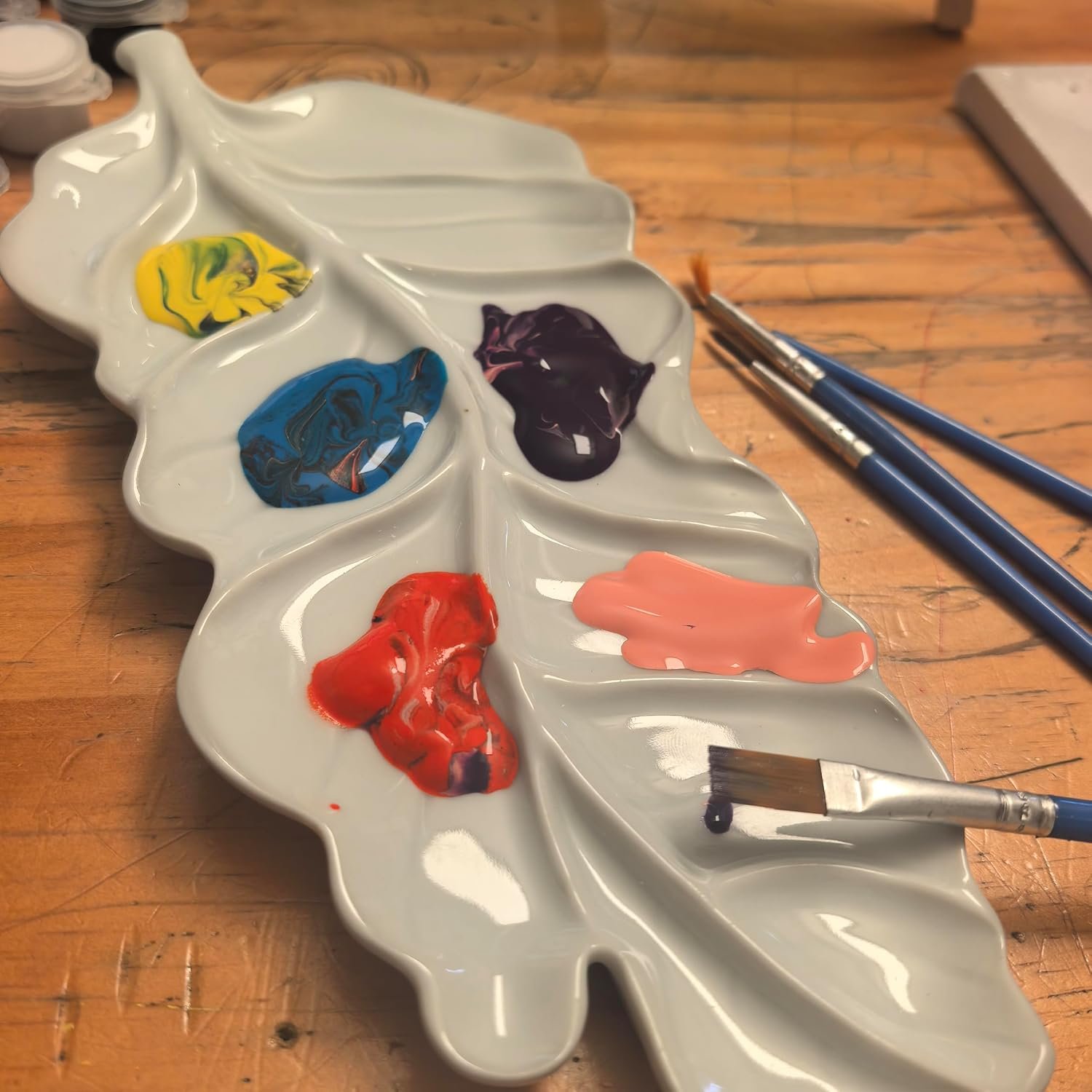 Ceramic Leaf Shaped Paint Mixing Palette Image 2